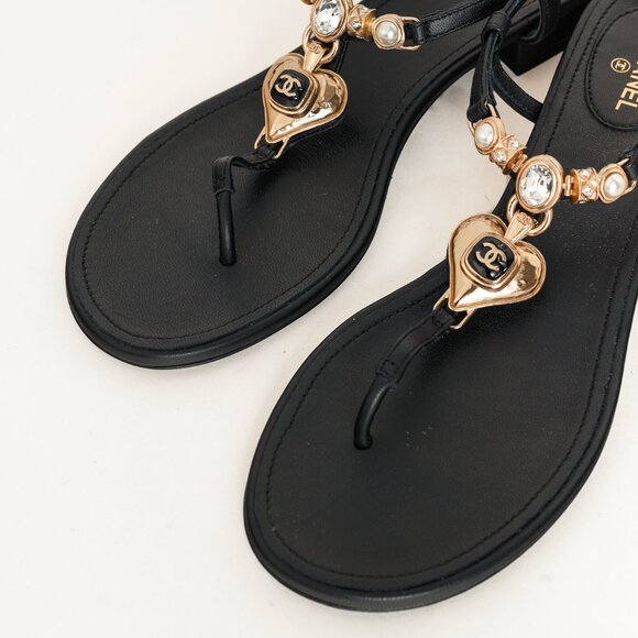 Chanel Cruise 2023 Black Embellished Heart Leather Thong Sandals - Picture 7 of 12